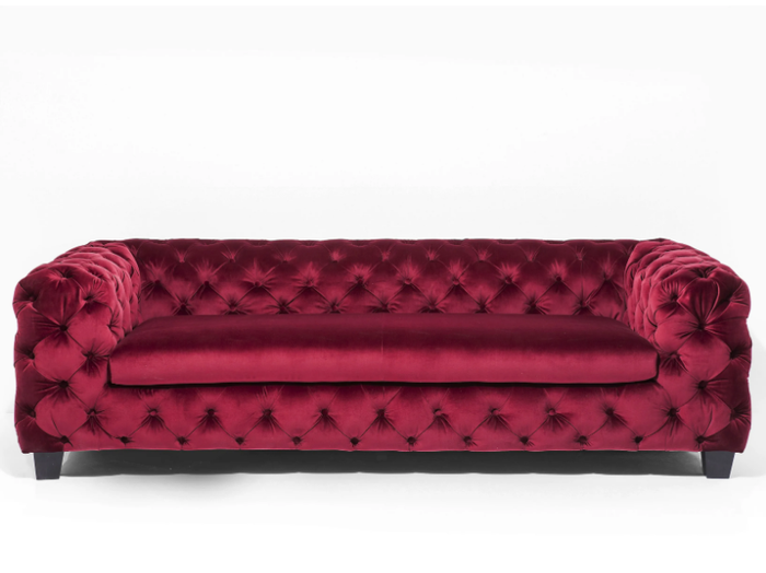 MY DESIRE RUBY RED - 3 seater tufted fabric sofa _ KARE Design